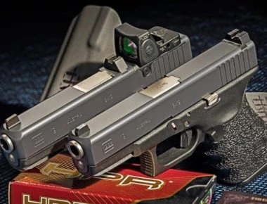 60 φυσίγγια σε 5 δευτερόλεπτα με δύο πιστόλια Glock! (βίντεο)